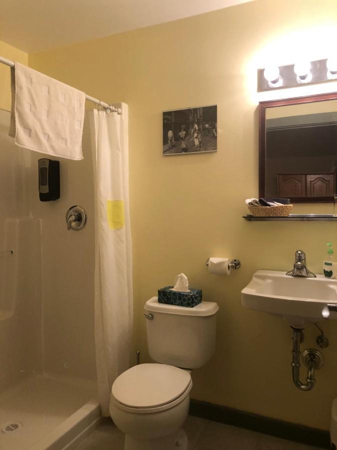 Crowsnest Vineyards Guesthouse Keremeos エクステリア 写真