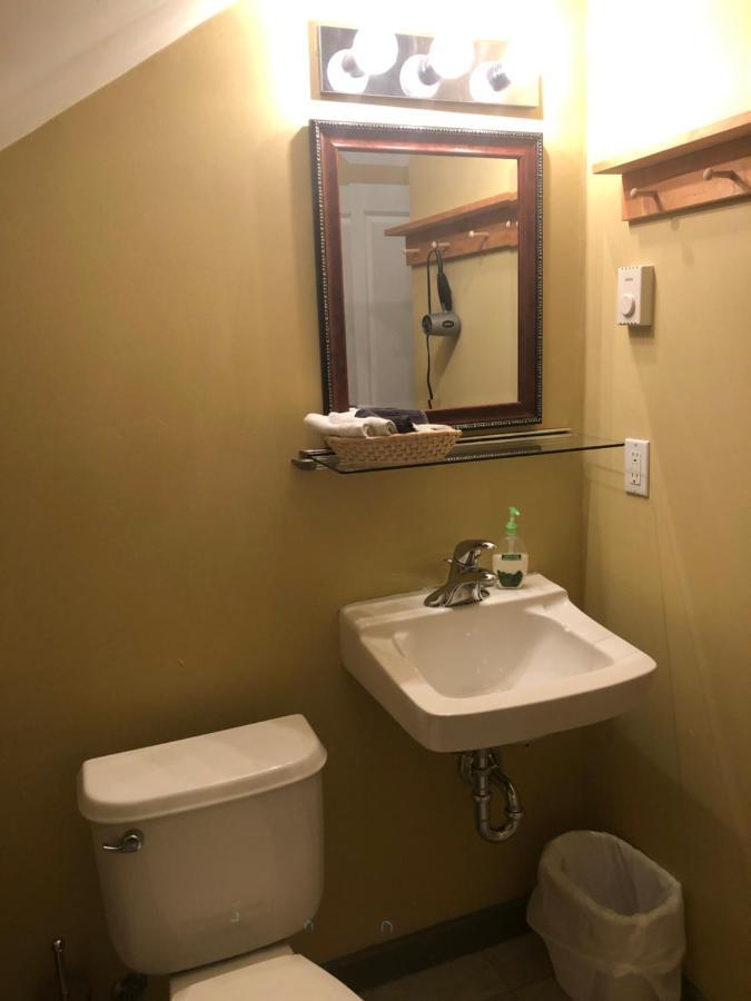 Crowsnest Vineyards Guesthouse Keremeos エクステリア 写真