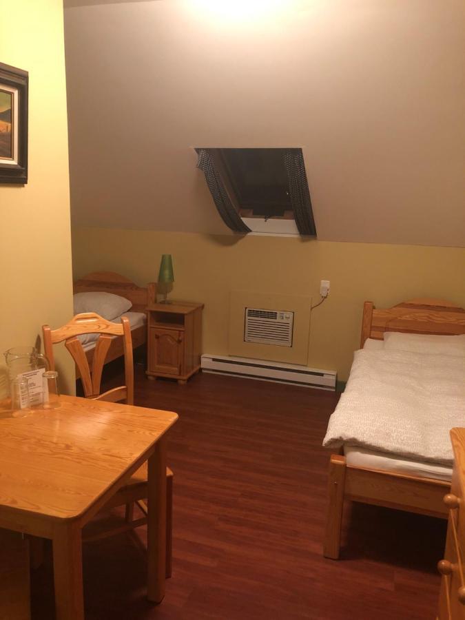 Crowsnest Vineyards Guesthouse Keremeos エクステリア 写真