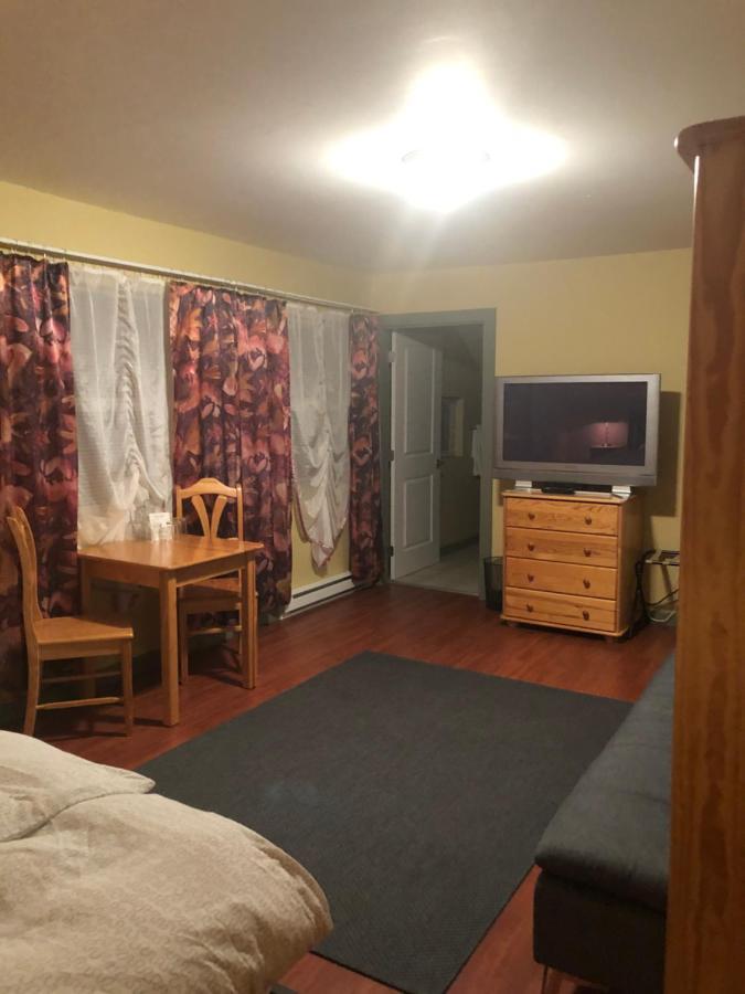 Crowsnest Vineyards Guesthouse Keremeos エクステリア 写真