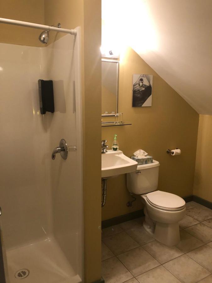 Crowsnest Vineyards Guesthouse Keremeos エクステリア 写真