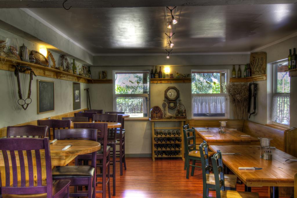Crowsnest Vineyards Guesthouse Keremeos エクステリア 写真