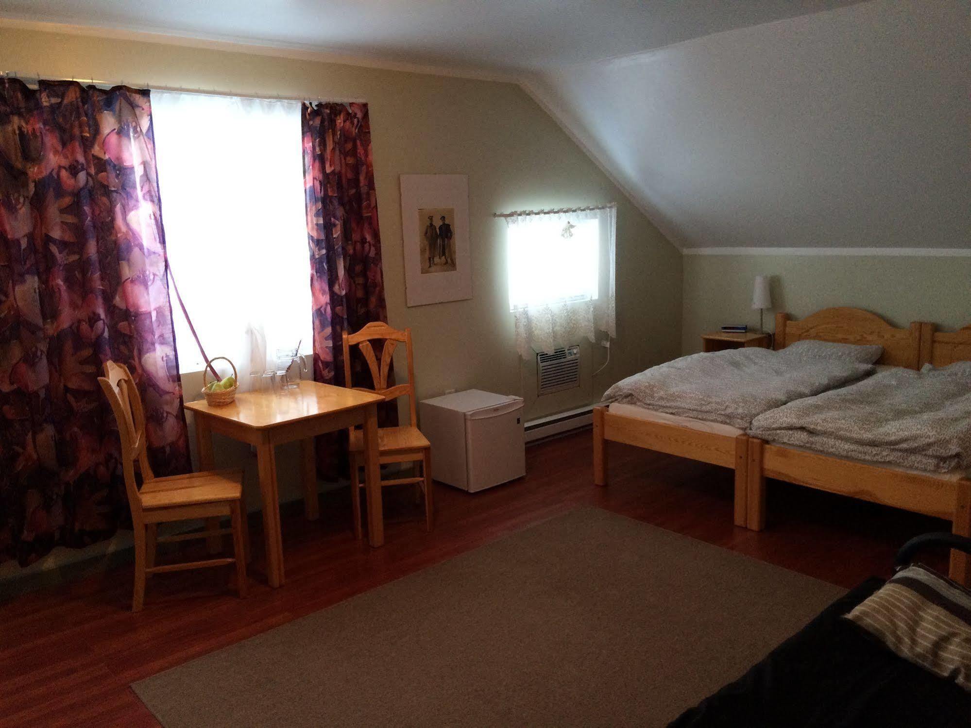 Crowsnest Vineyards Guesthouse Keremeos エクステリア 写真