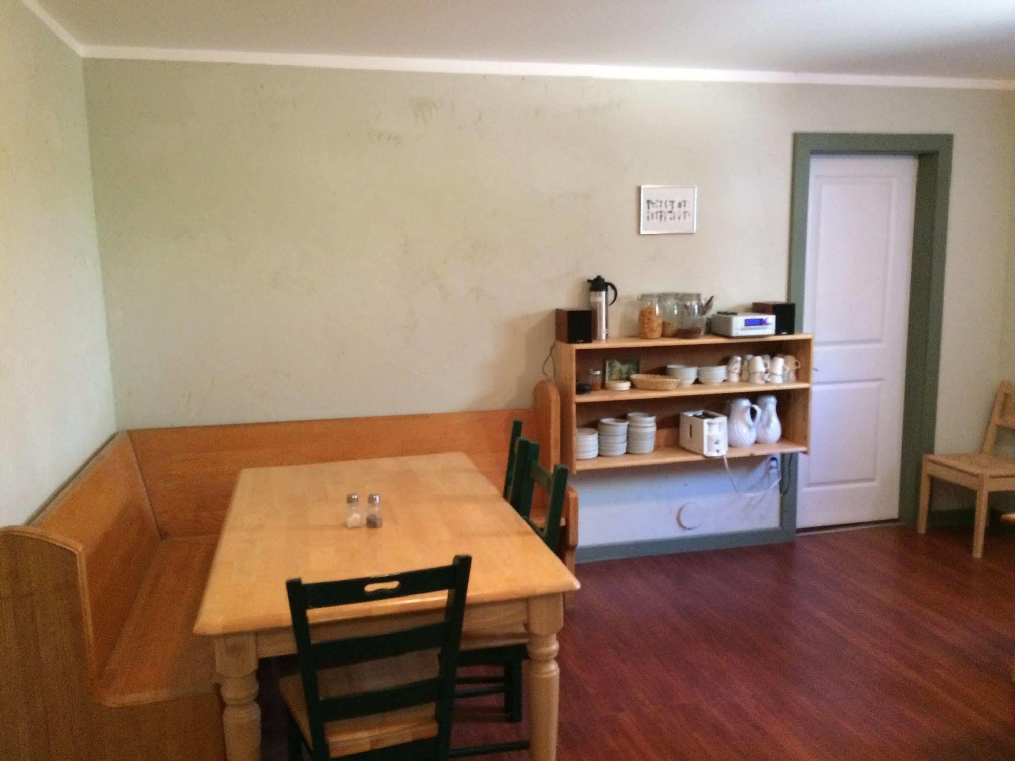 Crowsnest Vineyards Guesthouse Keremeos エクステリア 写真